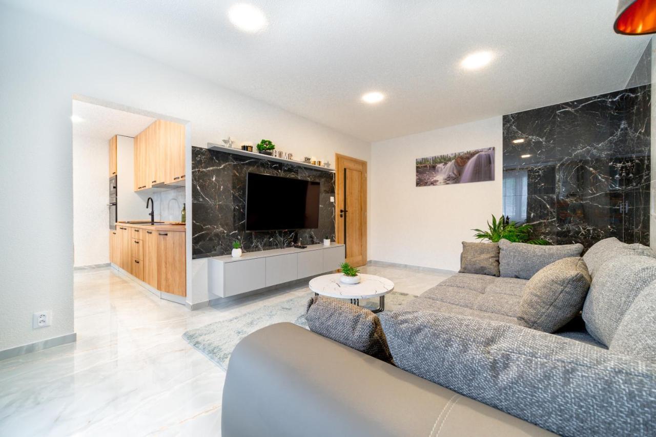 Apartman Discreet Kysucke Nove Mesto Luaran gambar