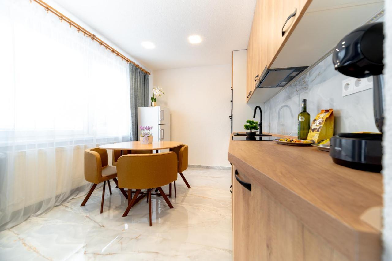 Apartman Discreet Kysucke Nove Mesto Luaran gambar