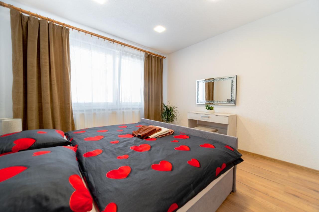 Apartman Discreet Kysucke Nove Mesto Luaran gambar
