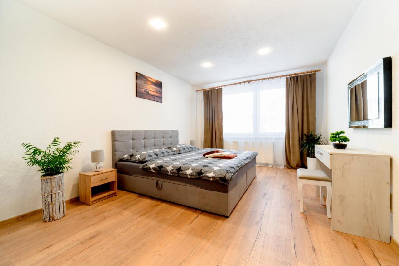Apartman Discreet Kysucke Nove Mesto Luaran gambar