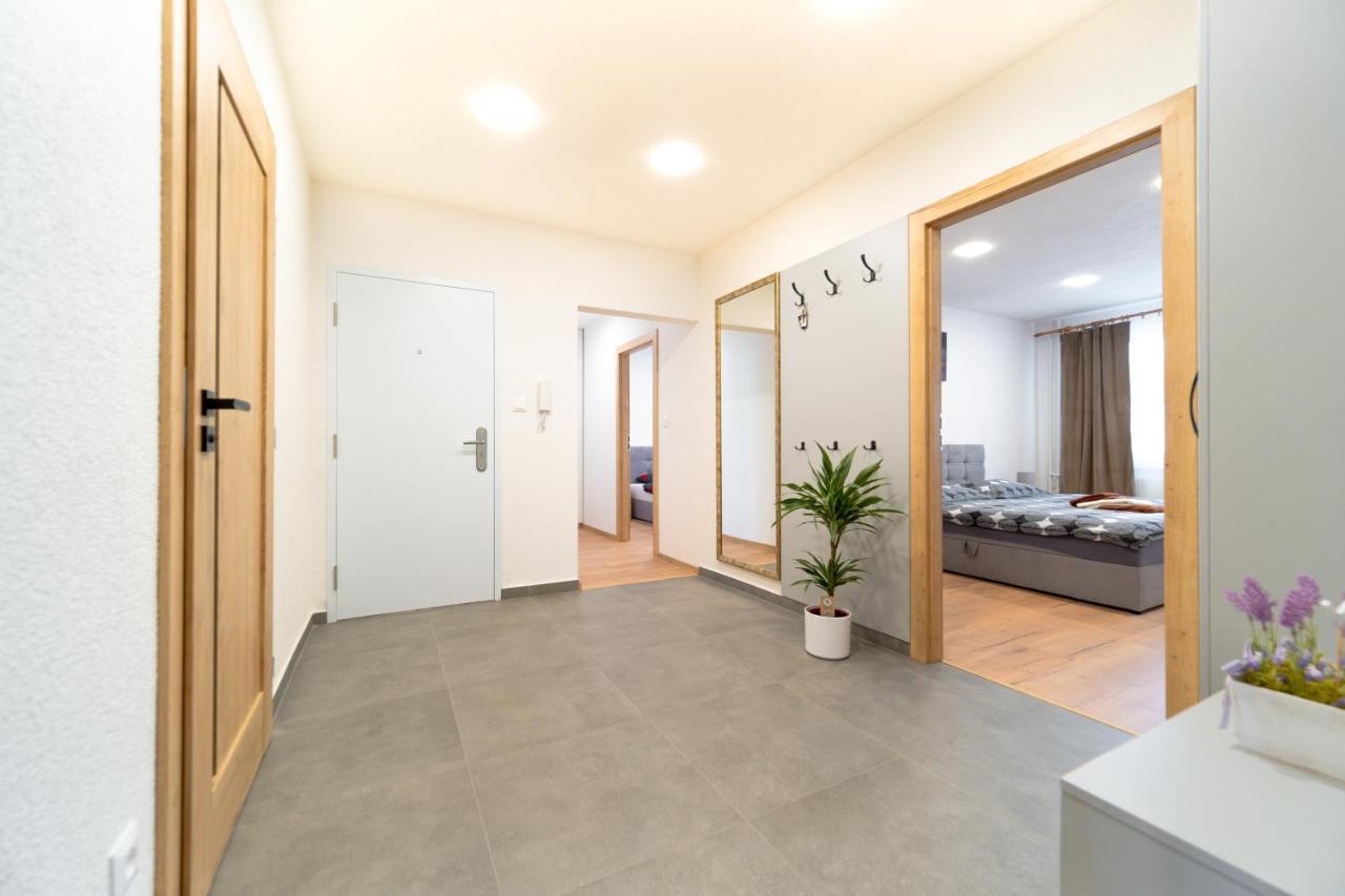 Apartman Discreet Kysucke Nove Mesto Luaran gambar
