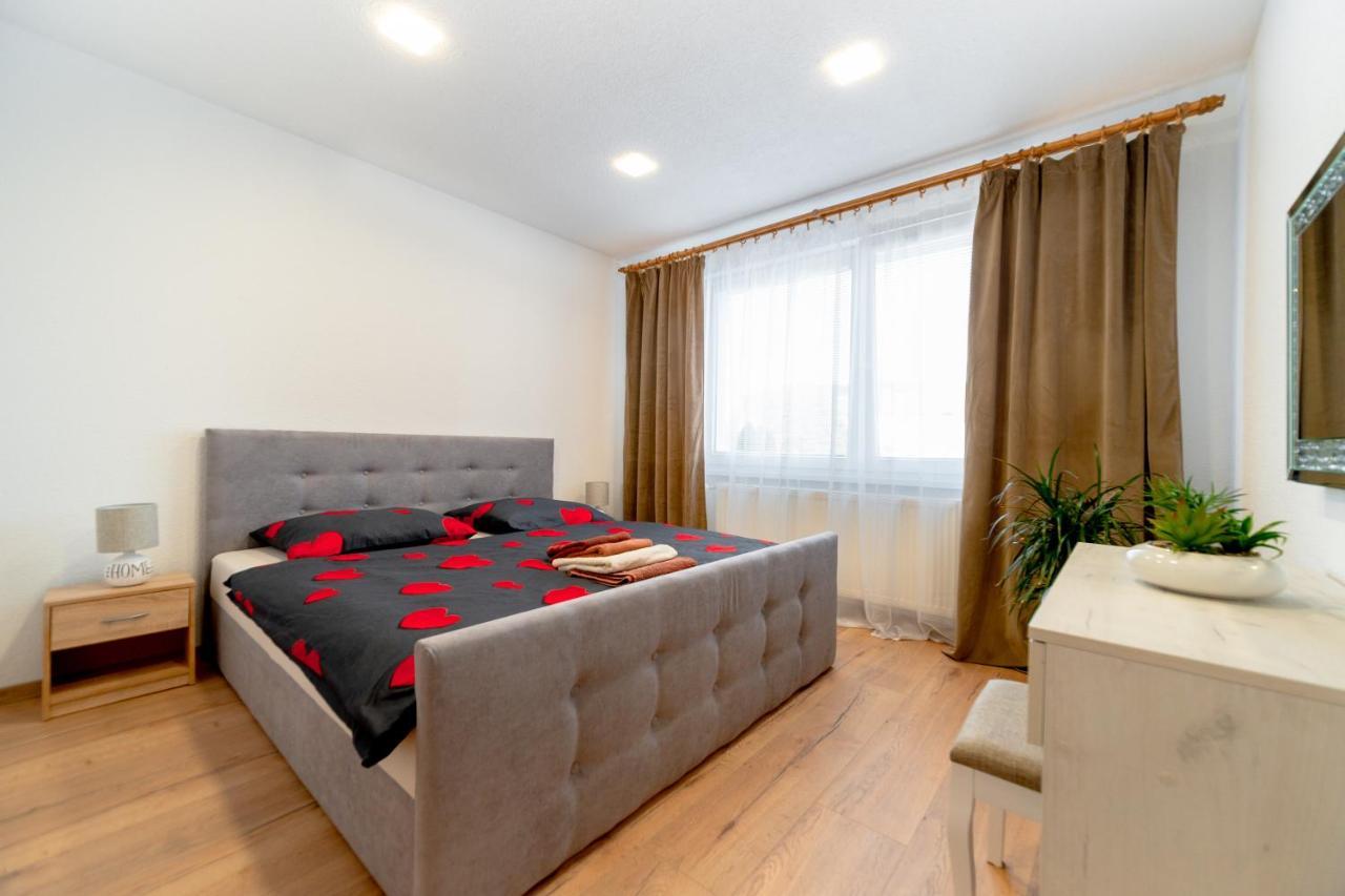 Apartman Discreet Kysucke Nove Mesto Luaran gambar